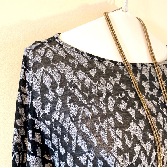 Three Dots cotton poly sheer top - Picture 5 of 7